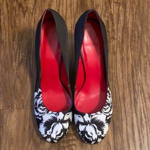 Nine West flower pump heel size 10
